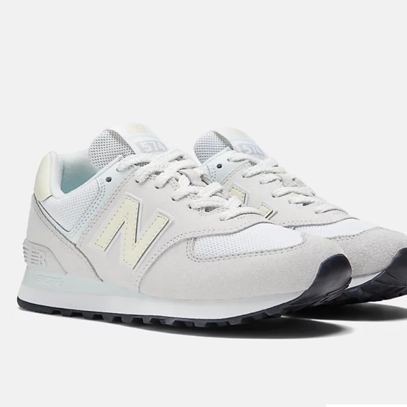 WOMENS 7 NEW BALANCE 574 IN NIMBUS CLOUD WITH SUMMER FOG COLORWAY - Picture 1 of 5